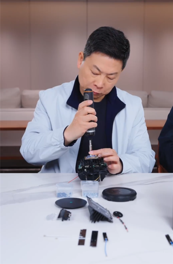 千元天线数最多！余承东官宣华为路由X1 Pro：覆盖120平米 信号能穿三堵墙