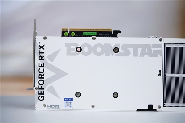 一体式磁吸上盖！影驰RTX 5090D星曜LUNA OC图赏