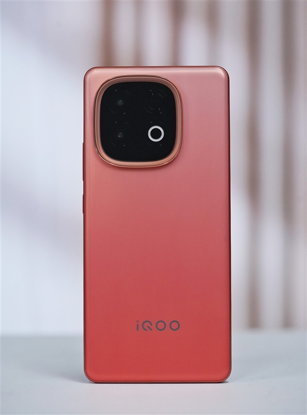 满血性能铁三角不到1700元！iQOO Z10 Turbo Pro图赏